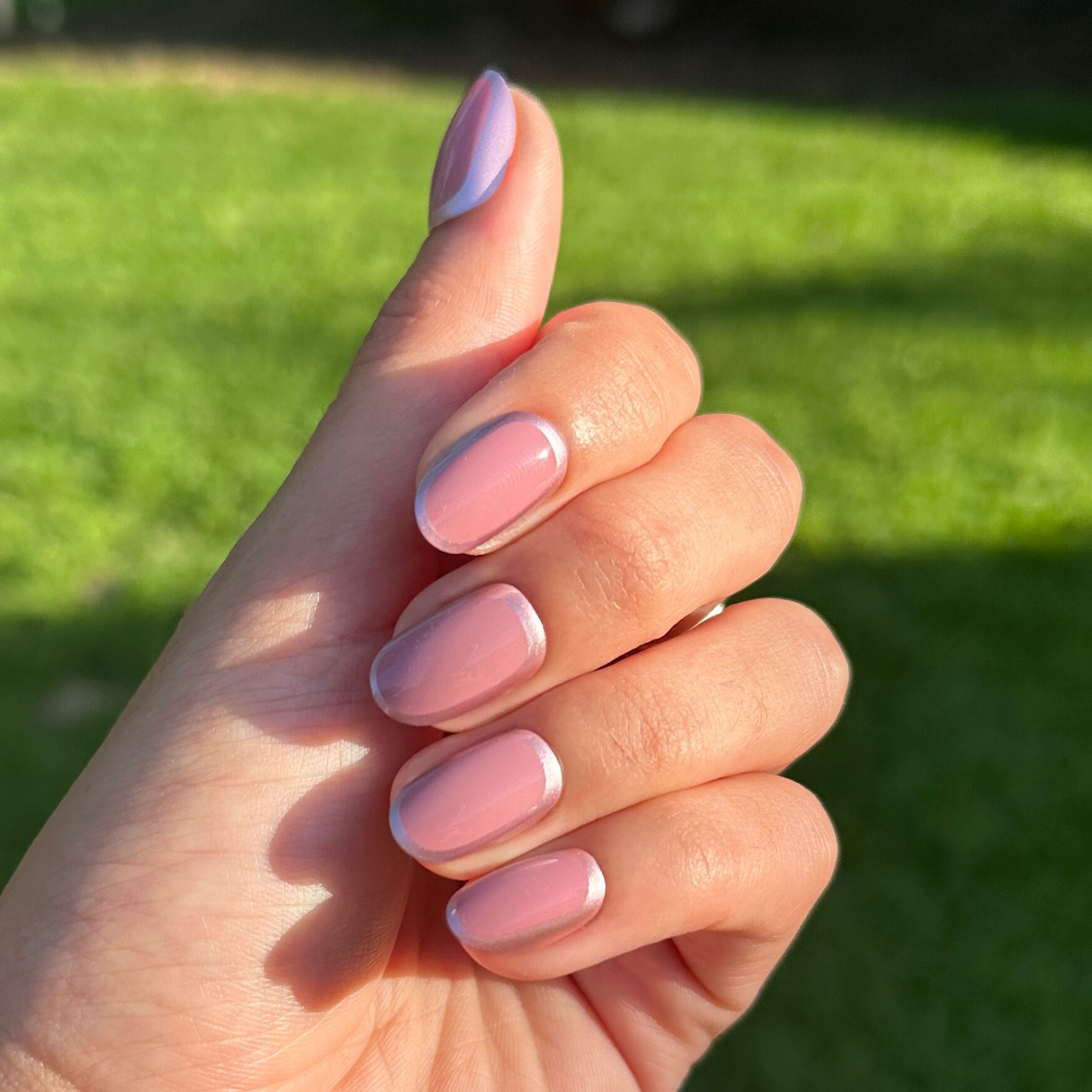 Rosewood Chrome Outline - Press-On | Short | Round warm pinky-brown nails with subtle shimmering chrome borders for easy at-home mani