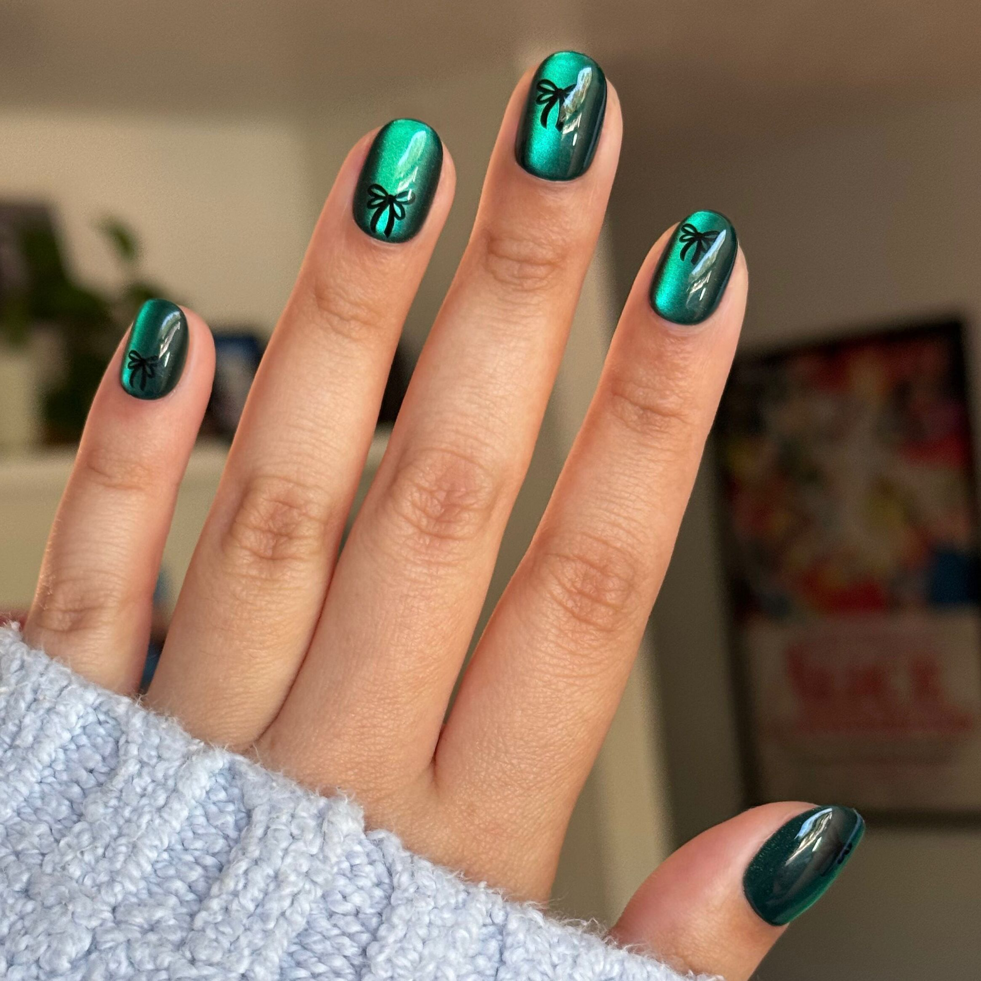 Emerald Velvet with Black Bow - Tab Press-On | Extra Short | Round