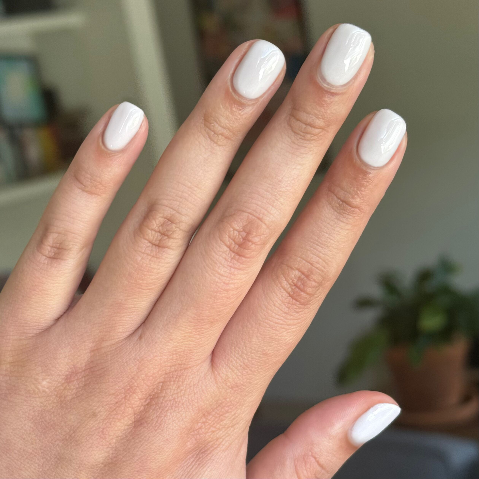 Hand with short rounded nails painted in Sculpture Wing - Gel in cool muted lavender grey for a fresh mani look